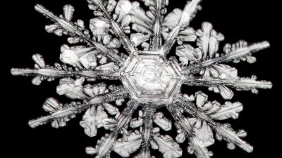 Фотографии 12-гранных снежинок крупным планом — зрелище невероятное