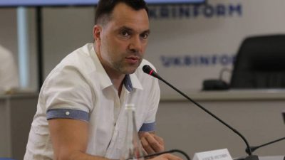 Советник офиса Зеленского Арестович признал свою ошибку и ушёл в отставку