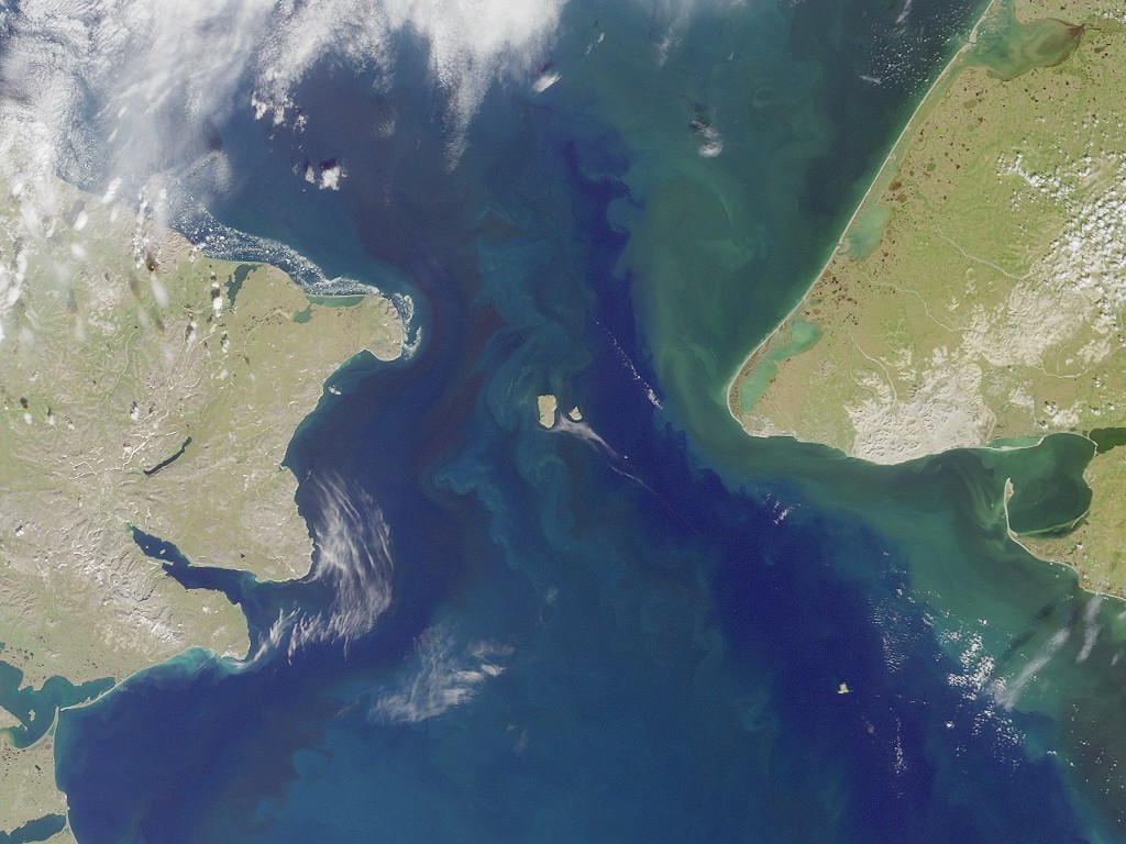 Фото Epoch Times
В центре  — острова Большой Диомед и Малый Диомед в Беринговом море, слева — восточная часть России, справа — западная часть США. (Public Domain)