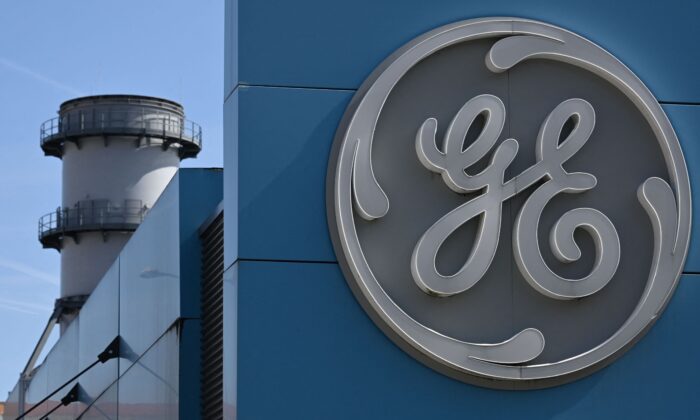 Логотип американского гиганта General Electric на заводе в Белфорте на востоке Франции 29 марта 2021 года. (Sebastien Bozon/AFP via Getty Images)
 | Epoch Times Россия