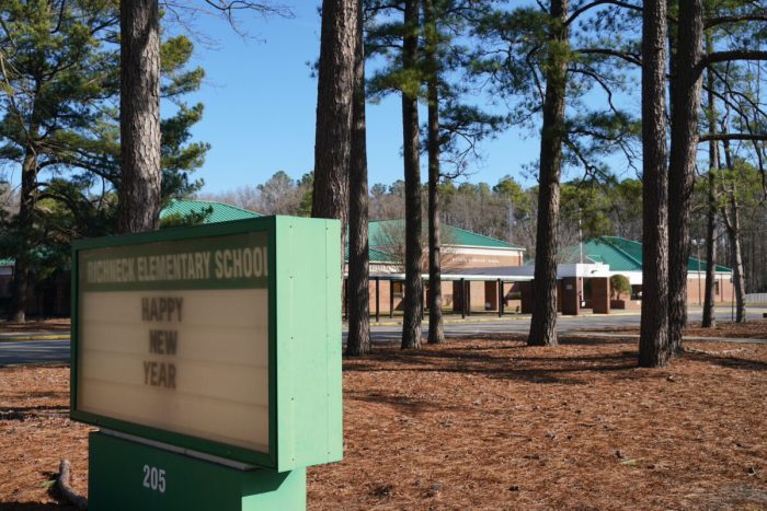 Шестилетний мальчик принёс пистолет в школу в Вирджинии и выстрелил в учительницу