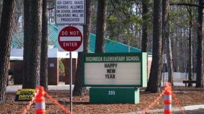 Шестилетний мальчик принёс пистолет в школу в Вирджинии и выстрелил в учительницу