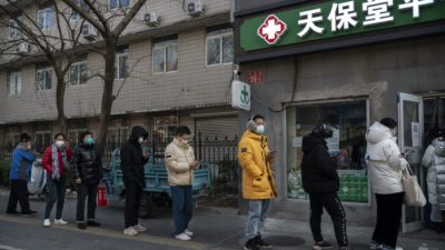Китайцы в Канаде и Японии скупают лекарства для отправки в Китай