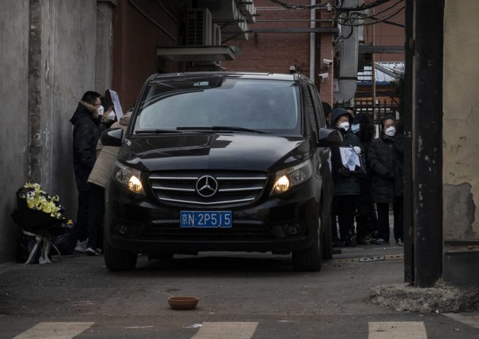Пекинские похоронные бюро испытывают дефицит погребальных товаров