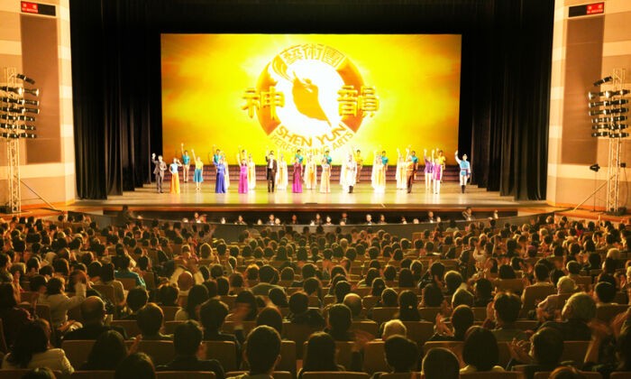 Шоу Shen Yun Performing Arts World Company в HBG Hiroshima Bunka Gakuen Hall в Хиросиме, Япония, 2 января 2023 года. (Annie Gong/The Epoch Times) | Epoch Times Россия