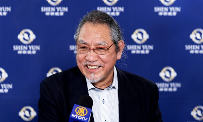 Shen Yun в Японии. Зритель: Я увидел другой мир, когда открылся занавес
Оодуки Шидзи, президент Ассоциации гигиены пищевых продуктов, на шоу Shen Yun Performing Arts в Центре исполнительских искусств Хего в Нисиномии, Япония, 9 января 2023 года. (Annie Gong/The Epoch Times)
| Epoch Times Россия