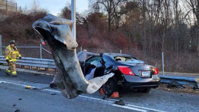 Автомобилист из Коннектикута отделался лёгкими травмами, когда автомобиль прошило насквозь