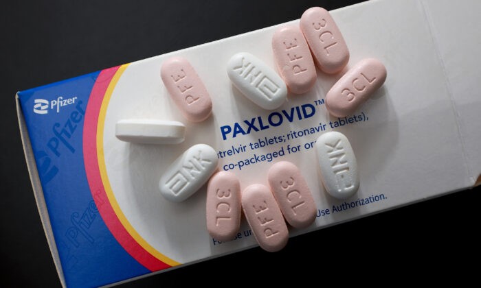Paxlovid компании Pfizer выставлен в Пемброк-Пайнс, Флорида, 7 июля 2022 года. (Joe Raedle/Getty Images) | Epoch Times Россия
