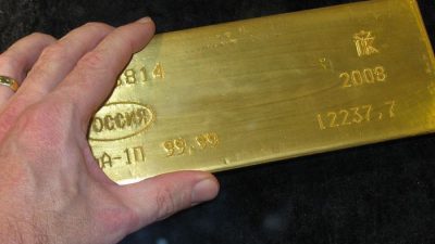 Впервые россияне скупают золотые слитки в огромных масштабах