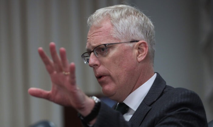 Исполняющий обязанности министра обороны США Кристофер Миллер выступает во время встречи с министром национальной обороны Литвы Раймундасом Кароблисом в Пентагоне в Арлингтоне, штат Вирджиния, 13 ноября 2020 г. (Alex Wong/Getty Images) | Epoch Times Россия