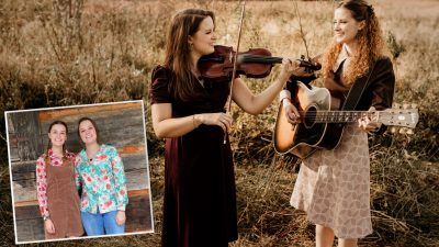 Сёстры-близнецы привыкли к старомодной одежде, и она им нравится