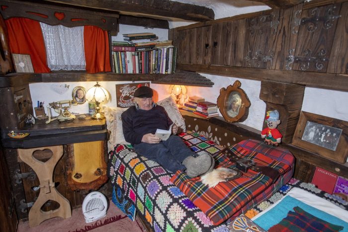 90-летний изобретатель построил собственный дом хоббита