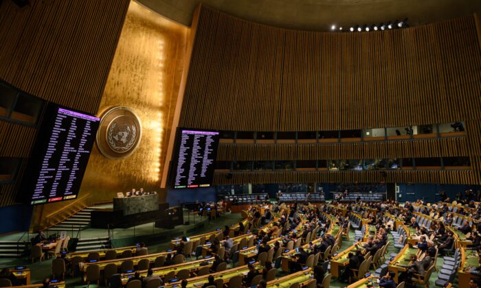 Результаты голосования во время заседания Генеральной Ассамблеи ООН в штаб-квартире ООН в Нью-Йорке 12 октября 2022 года. (Ed Jones/AFP via Getty Images) | Epoch Times Россия