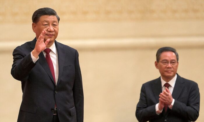 Лидер Китая Си Цзиньпин (слева) в Доме народных собраний в Пекине 23 октября 2022 года. (Wang Zhao/AFP via Getty Images) | Epoch Times Россия