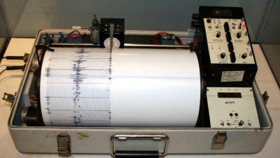 Два сильных землетрясения потрясли Киргизию