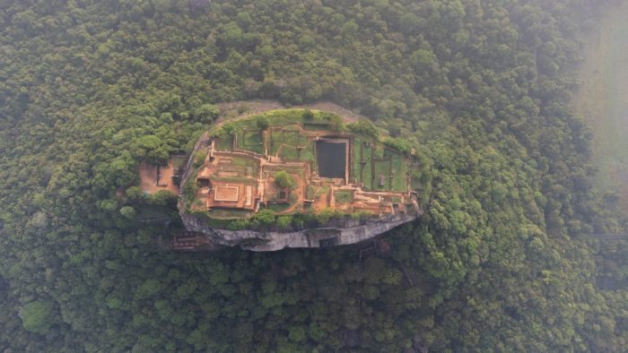 Древняя скальная крепость, всё ещё окутанная тайной: захватывающая дух Сигирия на Шри-Ланке