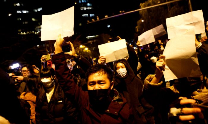 Шанхай: несколько протестующих с «листами белой бумаги» всё ещё находятся в заключении