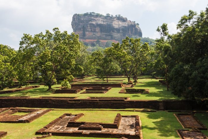 Древняя скальная крепость, всё ещё окутанная тайной: захватывающая дух Сигирия на Шри-Ланке