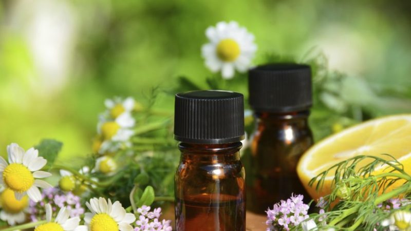 Эфирные масла представляют собой уникальную отрасль фитотерапии и могут одновременно приносить пользу организму. (botamochi/iStock/Thinkstock) | Epoch Times Россия
