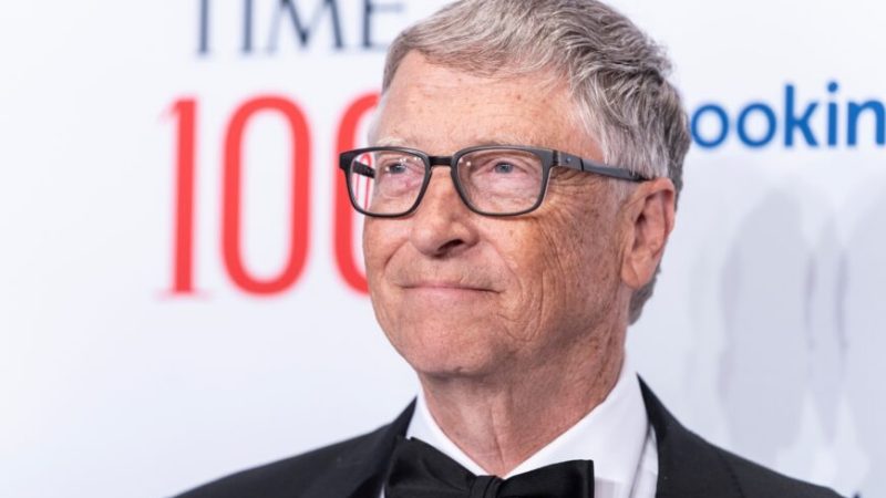Билл Гейтс на гала-вечере Time 100, посвящённом ежегодному выпуску рейтингов журнала Time, в зале Фредерика П. Роуза в Джаз Линкольн-центре в Нью-Йорке 8 июня 2022 года. (Lev Radin/Shutterstock) | Epoch Times Россия