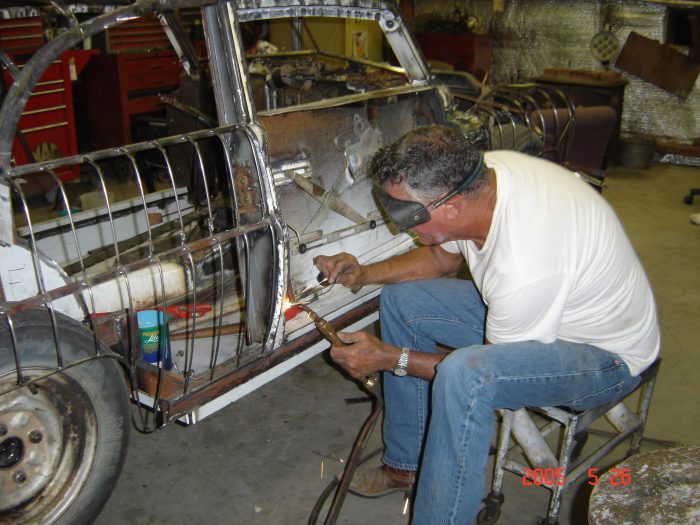 Механик из Аризоны мастерит карликовые автомобили из отходов со свалки и открыл собственный музей