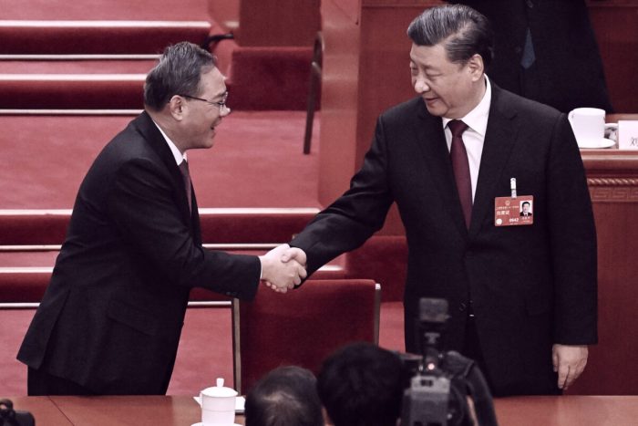 Си Цзиньпин идёт на третий срок на фоне исторических проблем