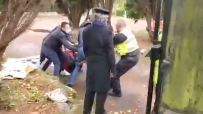 Расследование по факту избиения демонстранта в китайском консульстве продолжается, сообщила полиция Манчестера