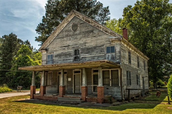 «Это был чей-то дом»: житель Вирджинии фотографирует заброшенные здания ушедших простых времён