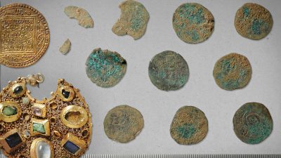 В Германии обнаружен клад драгоценностей, заложенный 800 лет назад