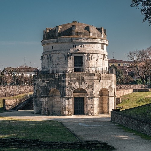 Мавзолей Теодориха, построенный в 520 году Теодорихом Великим, королём остготов. (Giorgio Morara/Shutterstock)