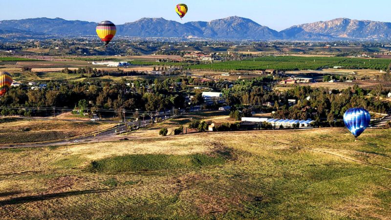 Воздушные шары в Темекуле, Калифорния, взлетают ранним утром, чтобы воспользоваться преобладающими ветрами. (Photo courtesy of Jim Farber) | Epoch Times Россия