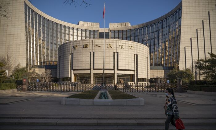 Центральный банк Китая снижает ставки для стимулирования экономики