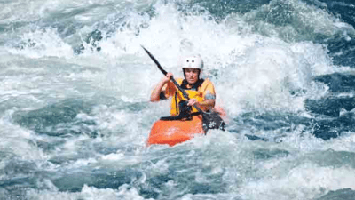Врач погибла под водопадом, но вернулась к жизни, чтобы рассказать о пережитом