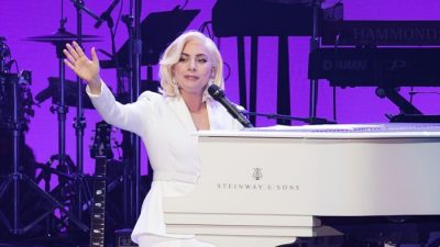 Возобновил работу комитет по искусству и гуманитарным наукам при президенте США во главе с Леди Гагой