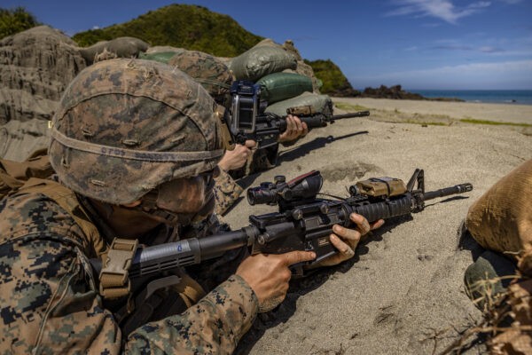 Филиппинский сенатор требует от Китая отозвать своего посланника