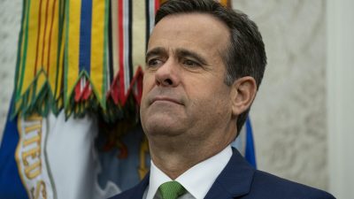 Бывший директор разведки США назвал утечку обвинительного заключения по делу Трампа преступлением