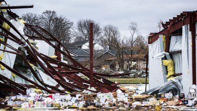 32 человека погибли от торнадо в 11 штатах США
