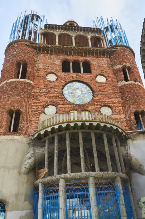 «Сумасшедший каменщик от Бога» 60 лет в одиночку строил собор