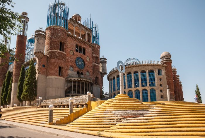 «Сумасшедший каменщик от Бога» 60 лет в одиночку строил собор