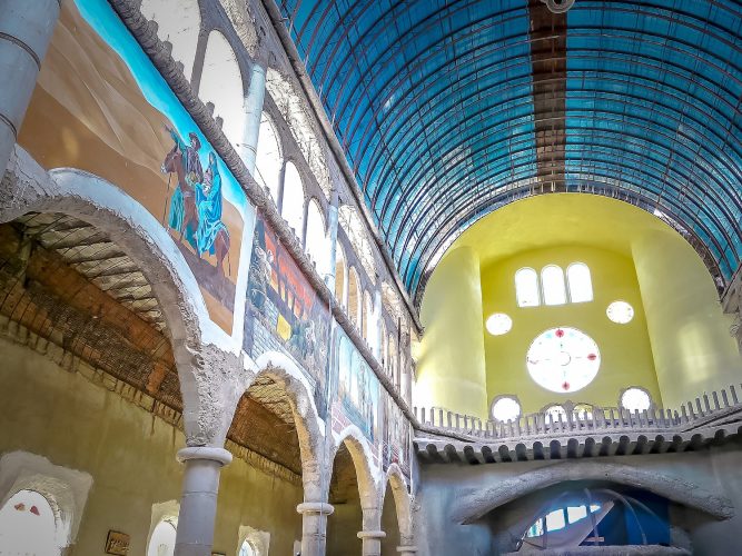 «Сумасшедший каменщик от Бога» 60 лет в одиночку строил собор