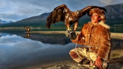 Монгольские охотники и их беркуты: великолепные фотографии живой истории