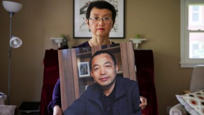 В Китае двух известных адвокатов-правозащитников приговорили к длительным срокам тюремного заключения