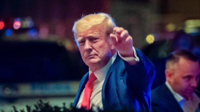 Трамп прибыл 13 апреля в офис генпрокурора Нью-Йорка для дачи показаний по гражданскому иску