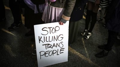 Эксперты связывают трансгендерную идеологию с повышенным риском насильственной радикализации