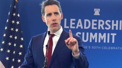 Коммунистический Китай — самая большая угроза для США за последние 100 лет: Сенатор Хоули