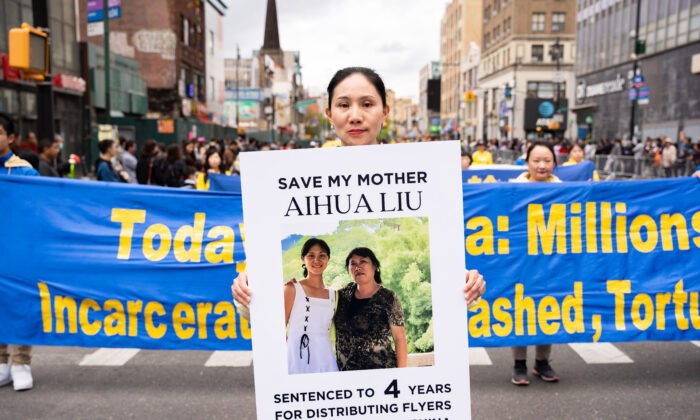 Ван Шаньшань участвует в марше в память об историческом обращении в Пекине, район Флашинг в Квинсе, штат Нью-Йорк, 23 апреля 2023 года. (Chung I Ho/The Epoch Times)
 | Epoch Times Россия