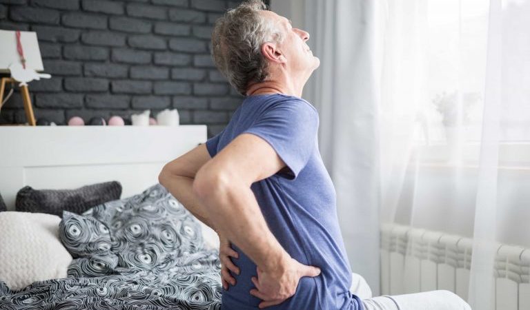 Боль в пояснице является распространённым заболеванием, от которого страдают миллионы людей. (Innervisionpro via Dreamstime)
 | Epoch Times Россия