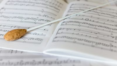 Грустная музыка имеет терапевтический эффект при депрессии