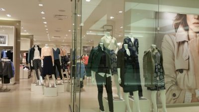Цены на российские бренды одежды выросли на 30% после ухода западных компаний