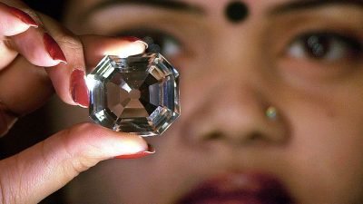 Индия намерена потребовать вернуть себе бриллиант «Кохинур» из короны Елизаветы II
